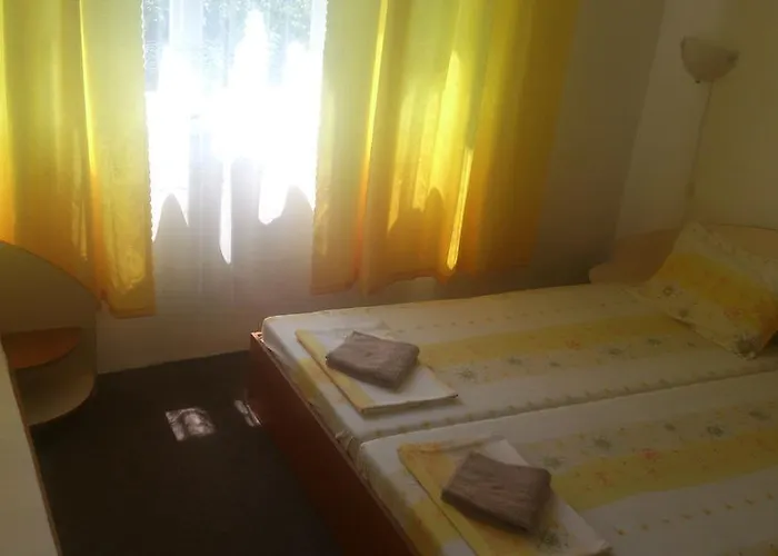 Svetla Πανσιόν 2*